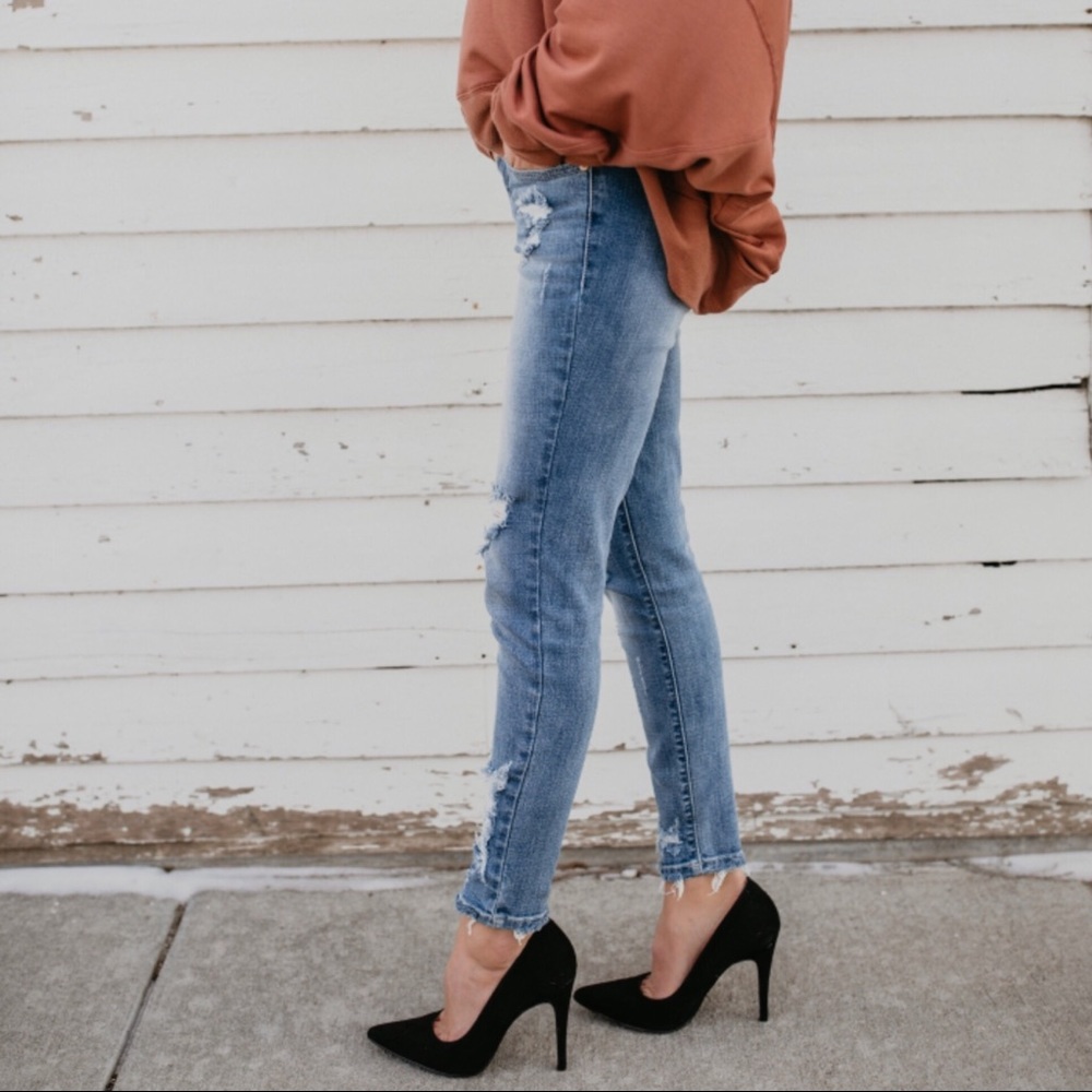 1 LEFT SALE-FIRM‼️ Lizzie Destructive Skinnies - Picture 3 of 8